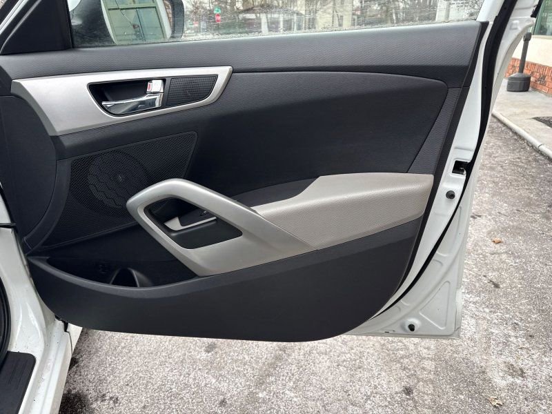 Used 2013 Hyundai Veloster image 15