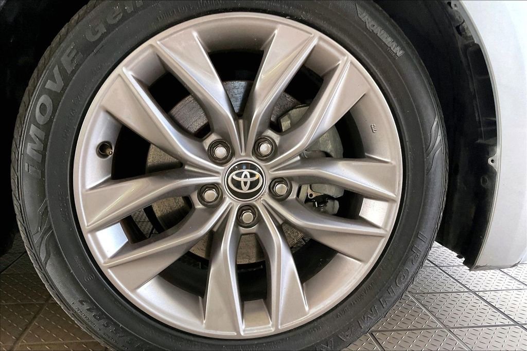 Used 2021 Toyota Avalon XLE FWD image 33