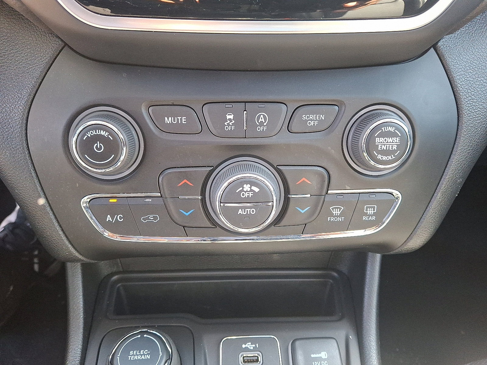 Used 2022 Jeep Cherokee Limited image 17