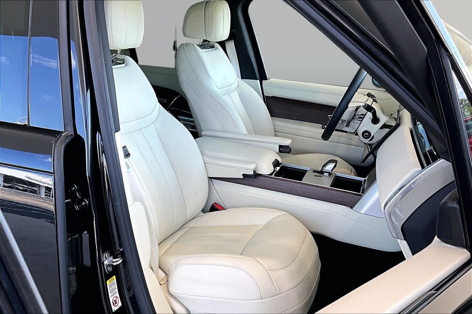 Used 2026 Land Rover Range Rover SE AWD/4WD image 8