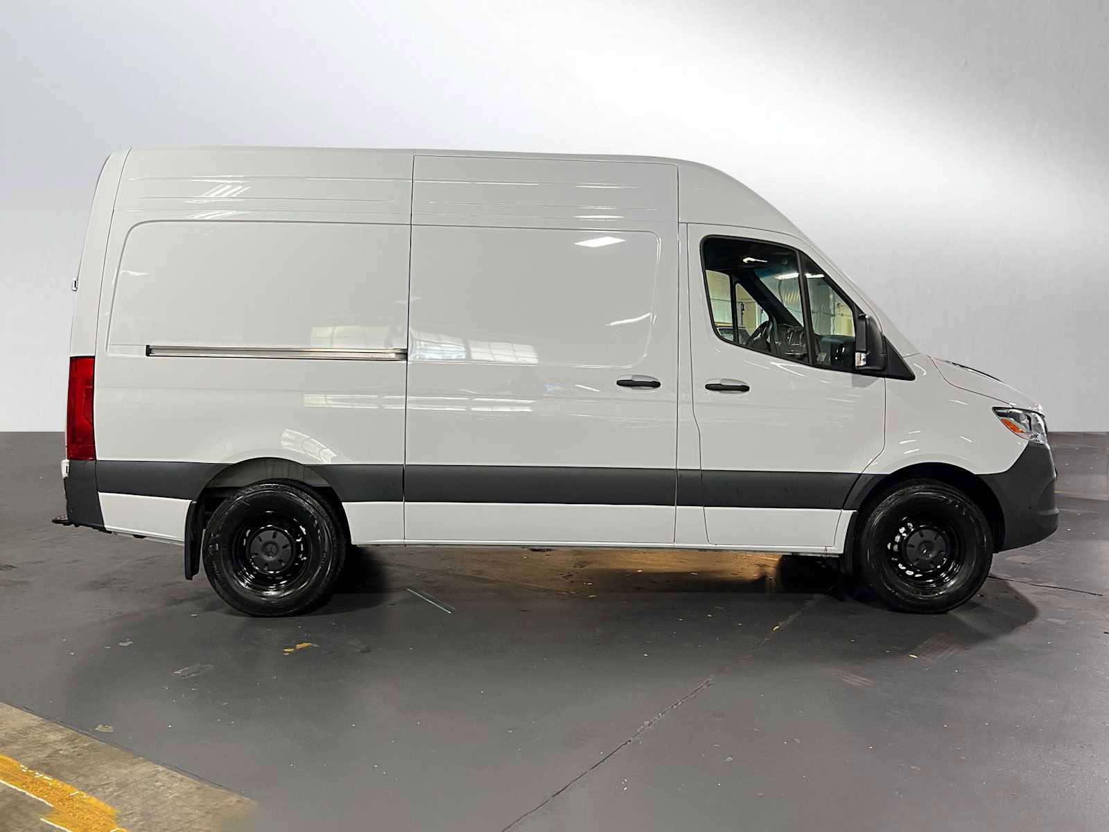 Used 2025 Mercedes-Benz Sprinter 2500 image 2