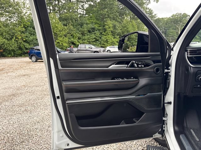 Used 2025 Jeep Grand Wagoneer Series III w/ Rear Seat Video Group 1 AWD/4WD image 26
