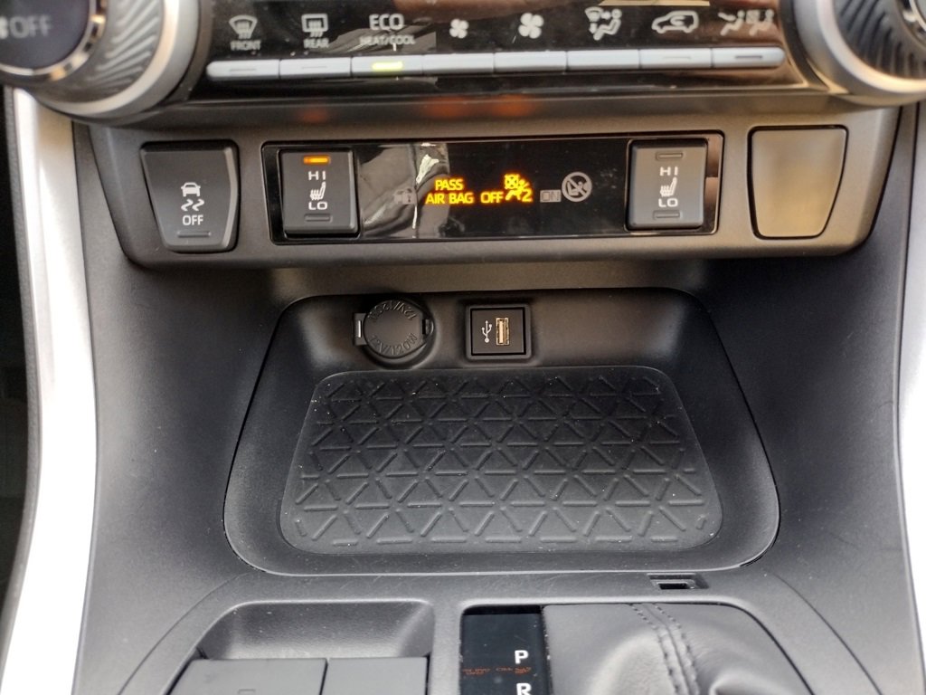 Used 2025 Toyota RAV4 XLE Premium image 30