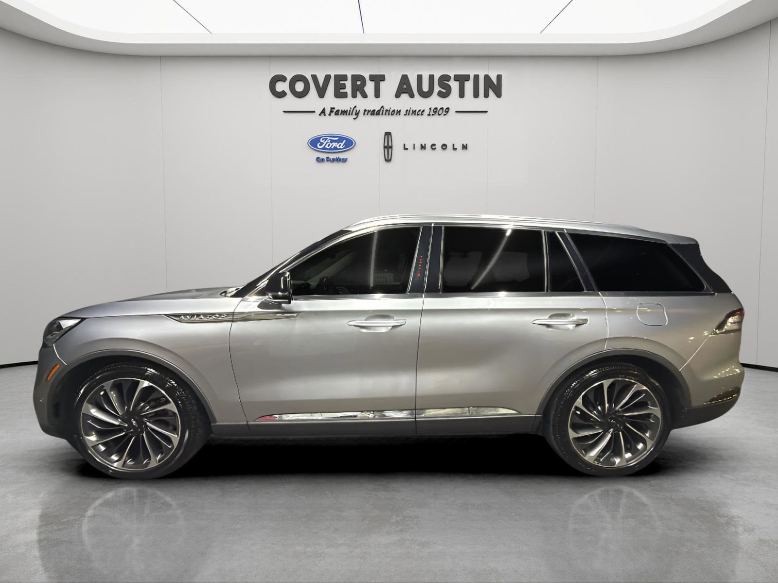 Used 2021 Lincoln Aviator Reserve w/ Equipment Group 202A image 2