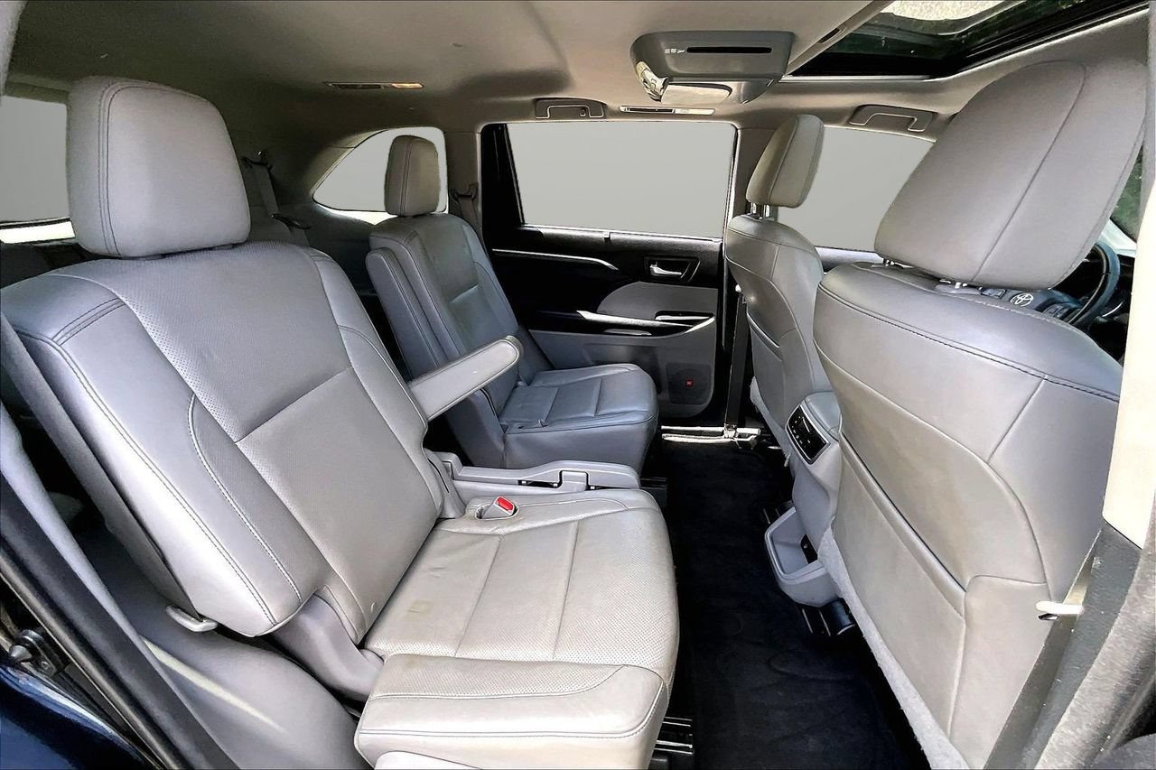 Used 2015 Toyota Highlander Limited w/ Driver Technology Package AWD/4WD image 25