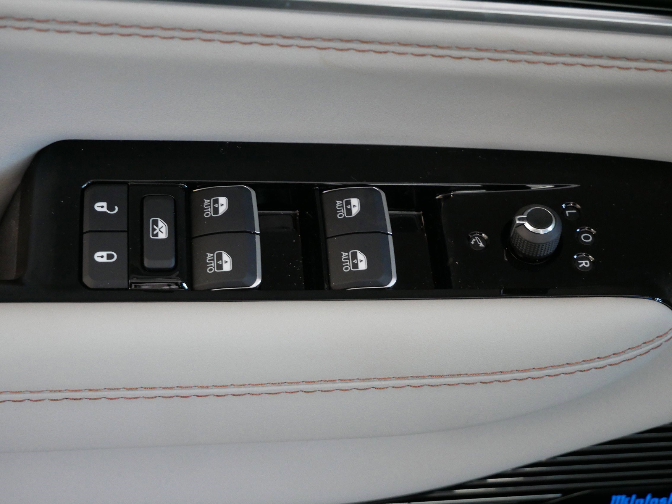 New 2026 Jeep Grand Wagoneer Summit w/ Rear Seat Video Group I image 12