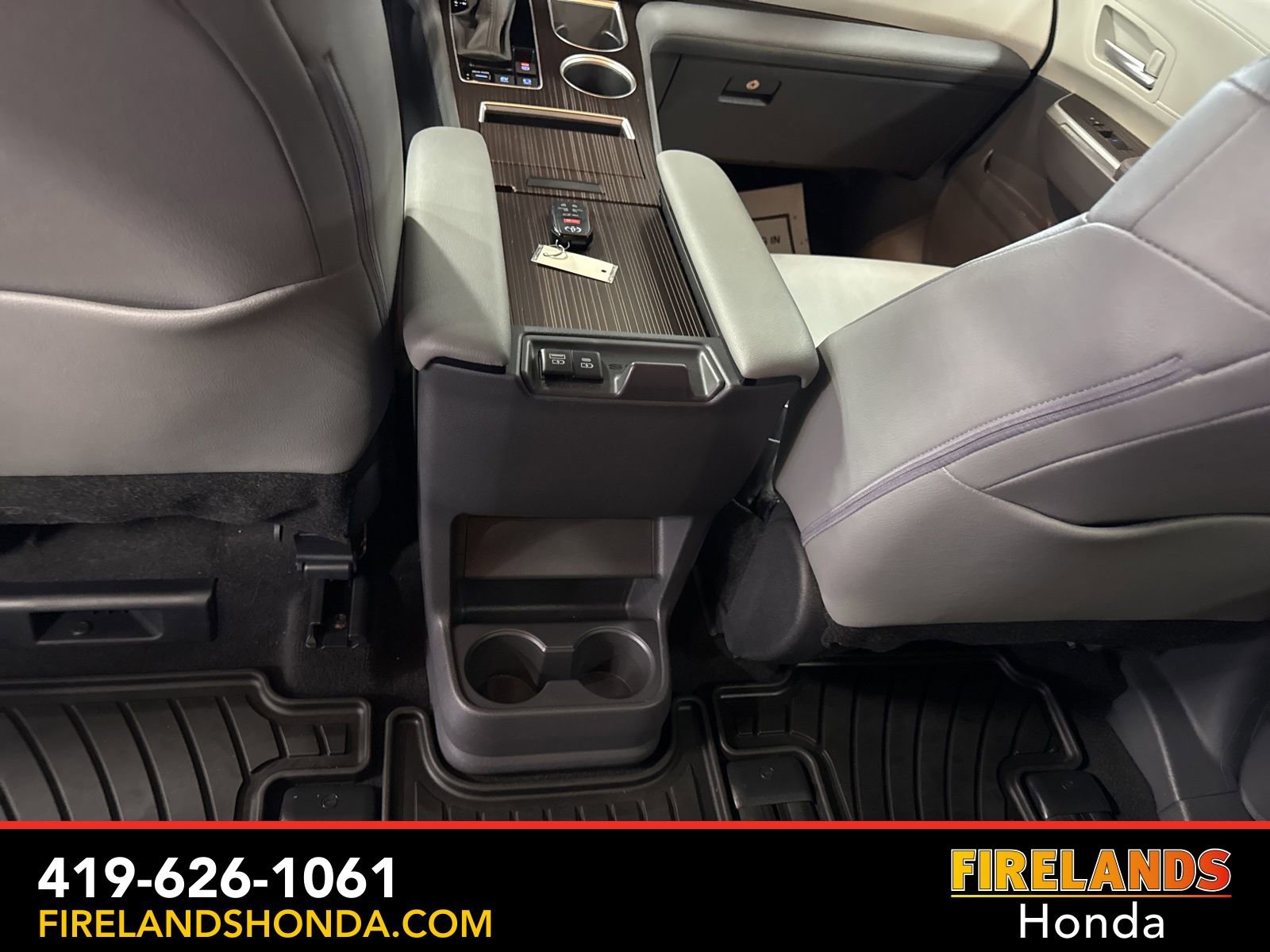 Used 2024 Toyota Sienna XLE AWD/4WD image 31