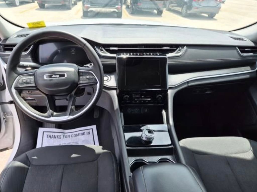 Used 2024 Jeep Grand Cherokee Laredo RWD image 15