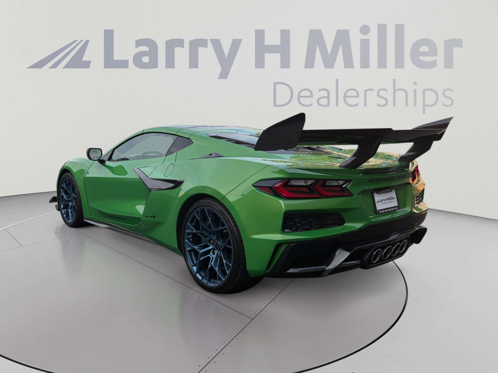 Used 2026 Chevrolet Corvette ZR1 w/ ZR1 Carbon Fiber Aero Package RWD image 3