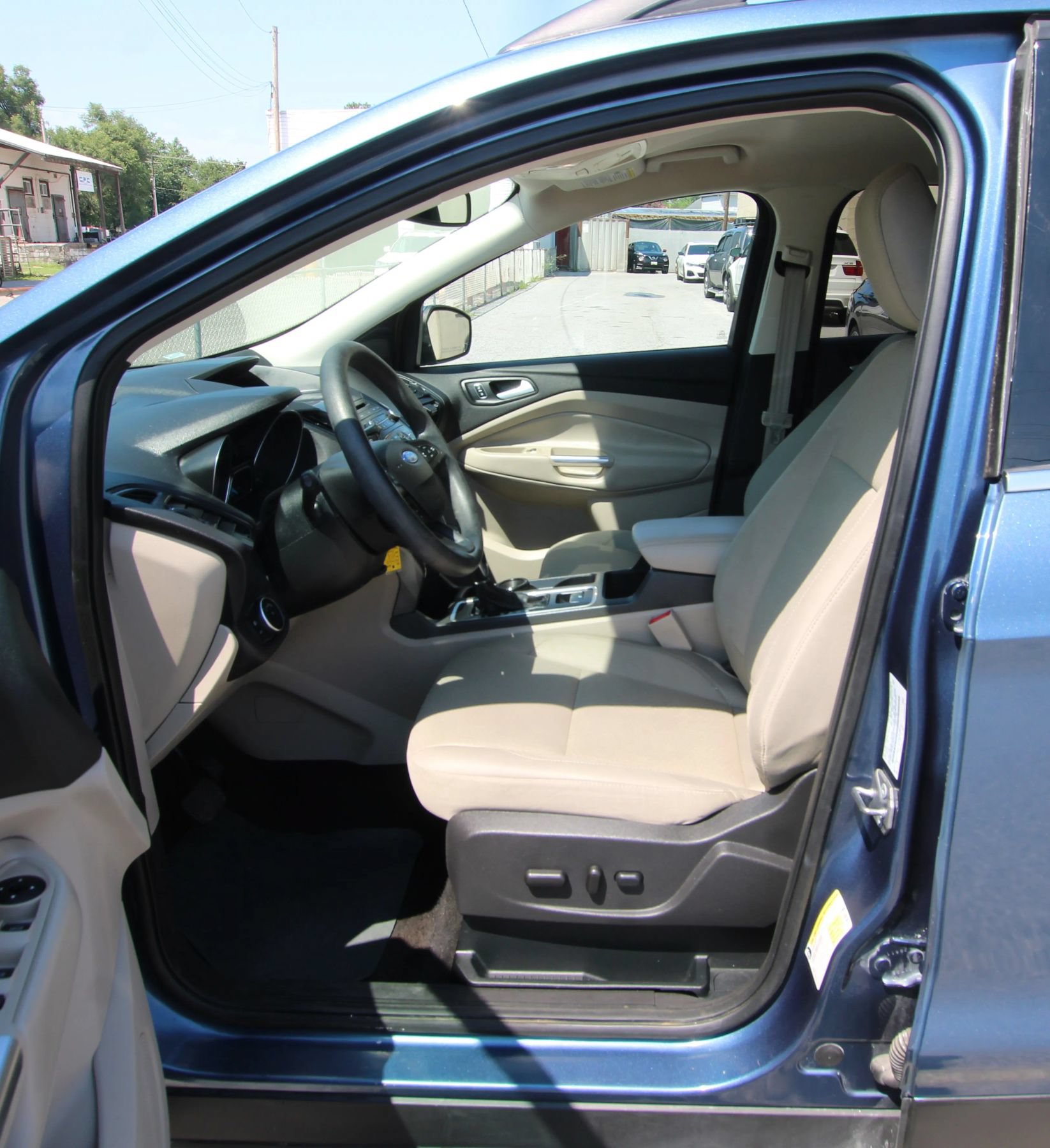 Used 2018 Ford Escape SE w/ Ford Safe & Smart Package AWD/4WD image 9