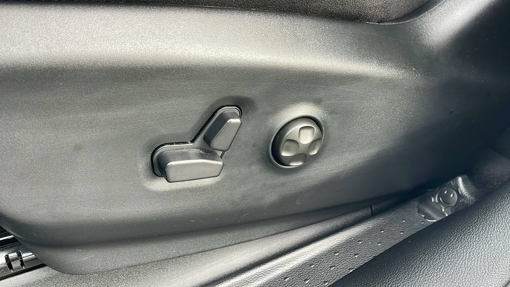 Used 2026 Chrysler Pacifica Select FWD image 19