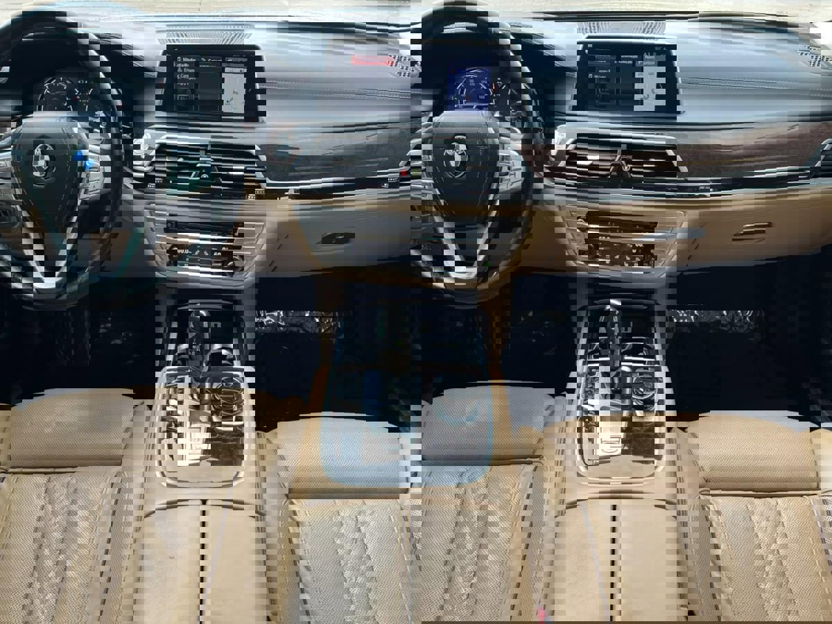 Used 2016 BMW 750i RWD image 41