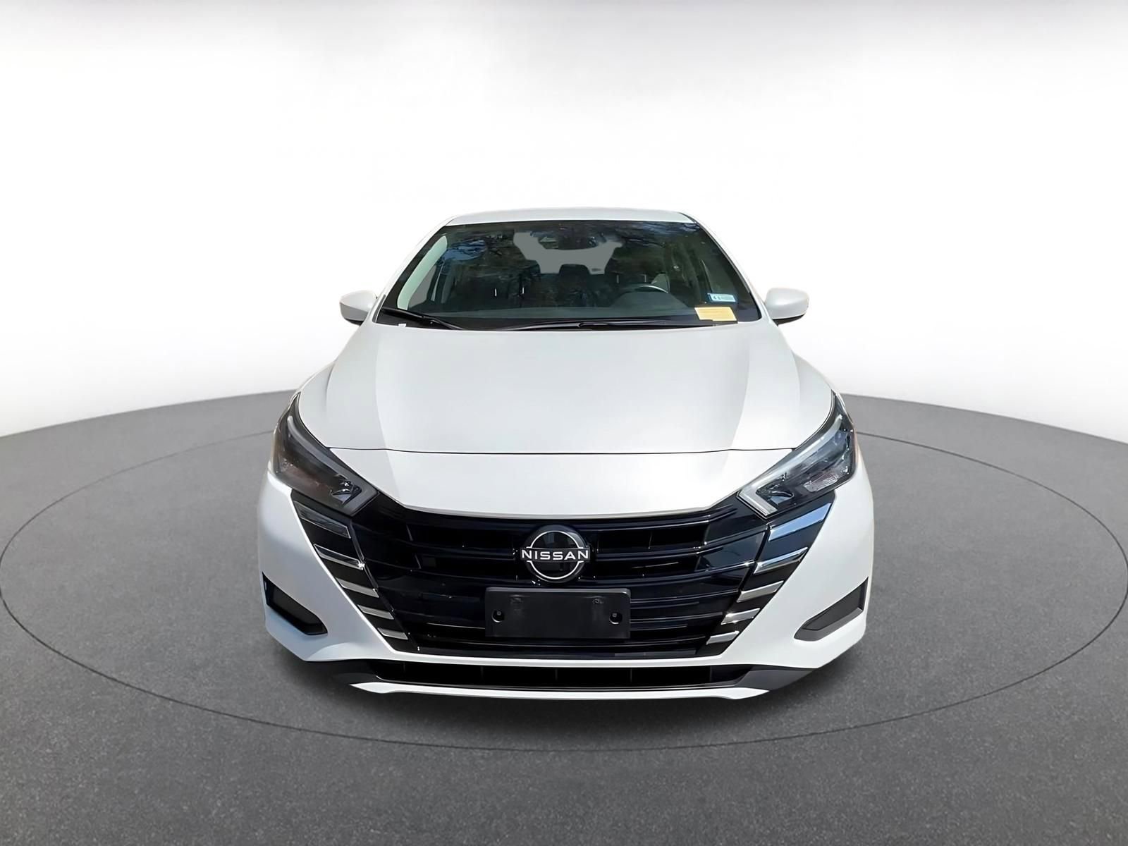 Used 2025 Nissan Versa SV w/ Trunk Package image 4