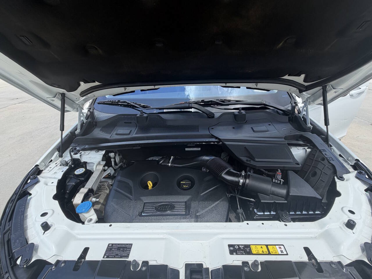 Used 2017 Land Rover Discovery Sport SE AWD/4WD image 29
