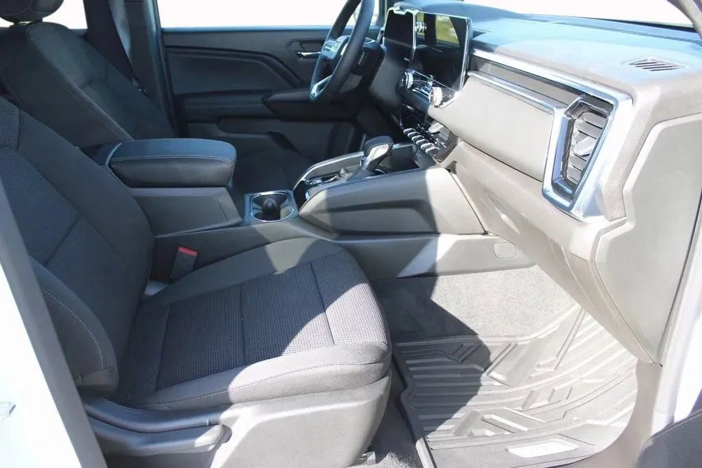 New 2026 GMC Canyon Elevation w/ LPO, Black Badging Package image 16