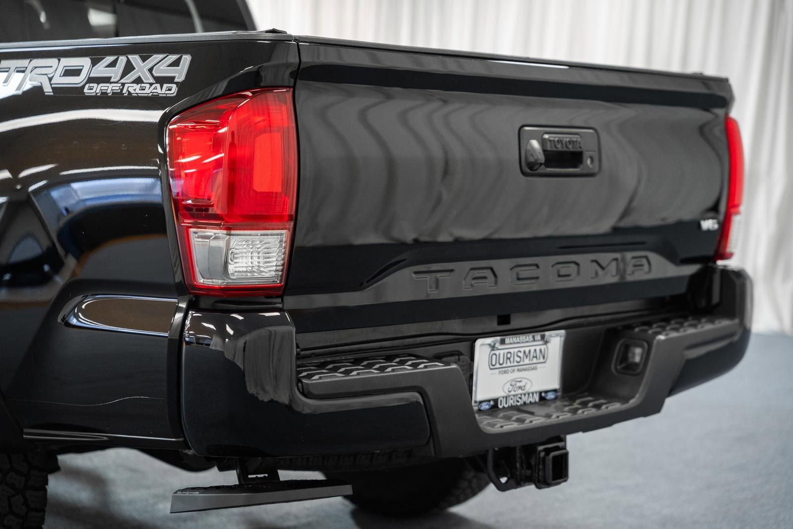 Used 2017 Toyota Tacoma TRD Off-Road w/ Tow Package (A/T) image 6