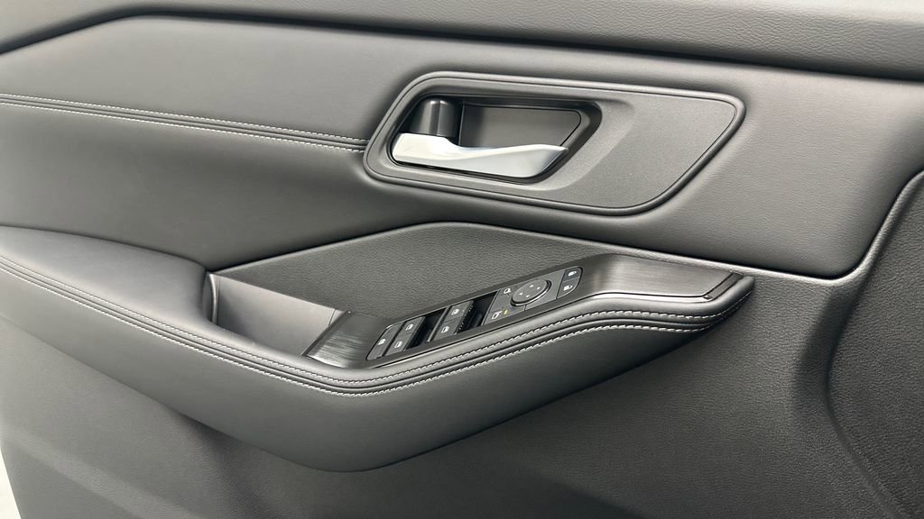 New 2026 Nissan Rogue SV image 18