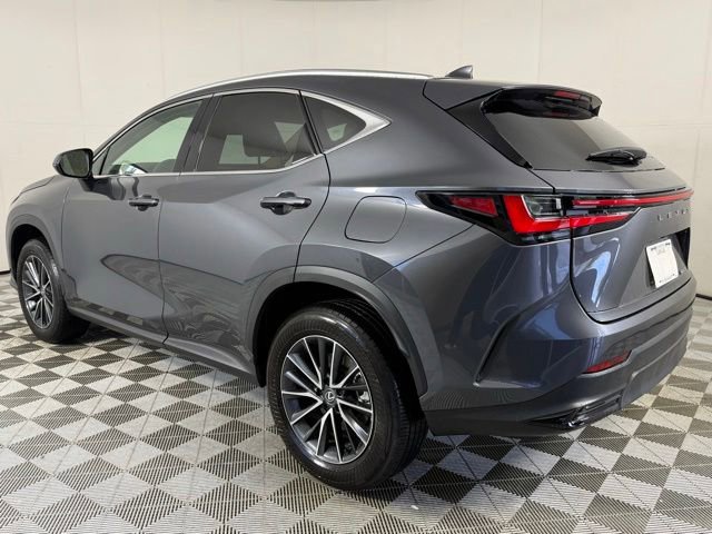 Used 2025 Lexus NX 250 FWD w/ Towing Package (2000 Lbs) image 4