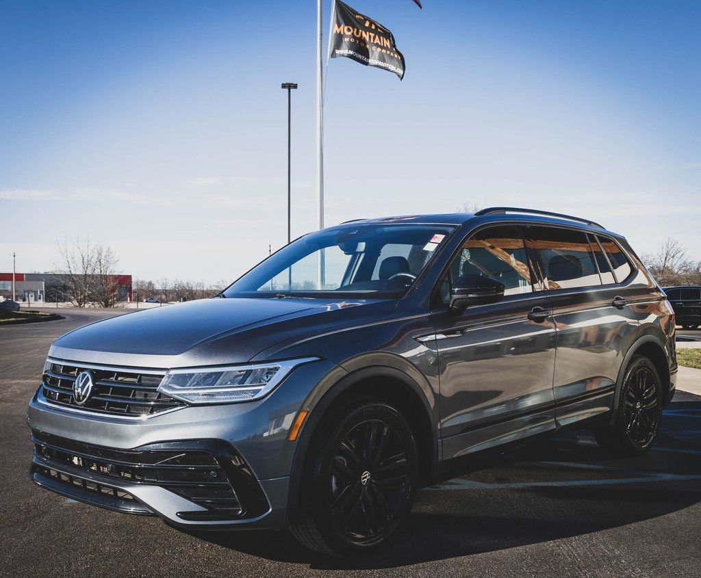 Used 2022 Volkswagen Tiguan SE R-Line image 19