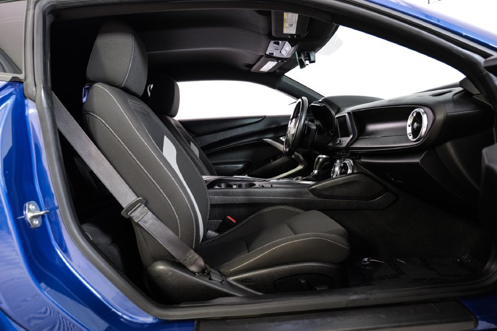 Used 2020 Chevrolet Camaro LT RWD image 35