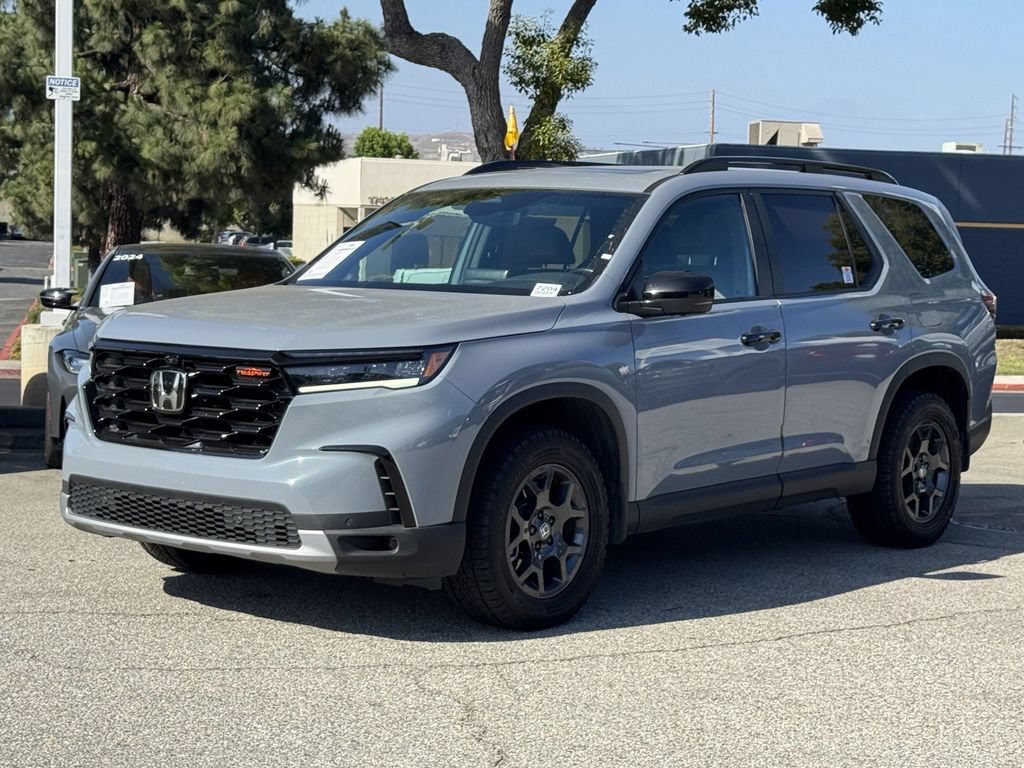 Used 2025 Honda Pilot TrailSport image 3