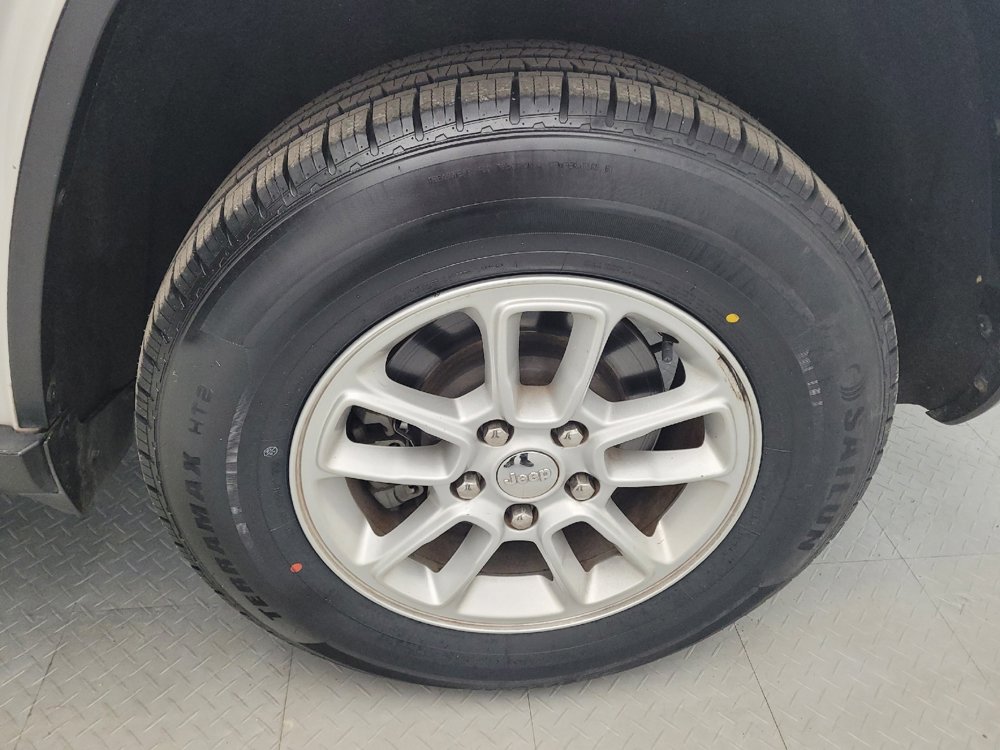 Used 2018 Jeep Grand Cherokee Laredo image 31