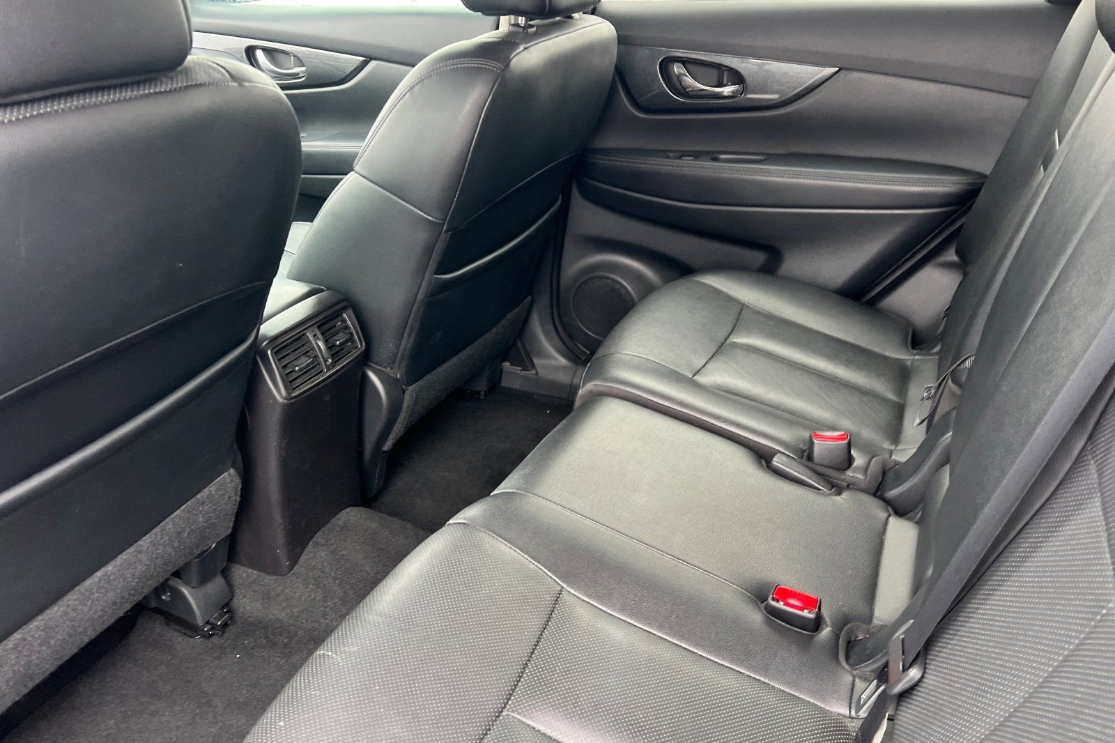 Used 2016 Nissan Rogue SL image 9