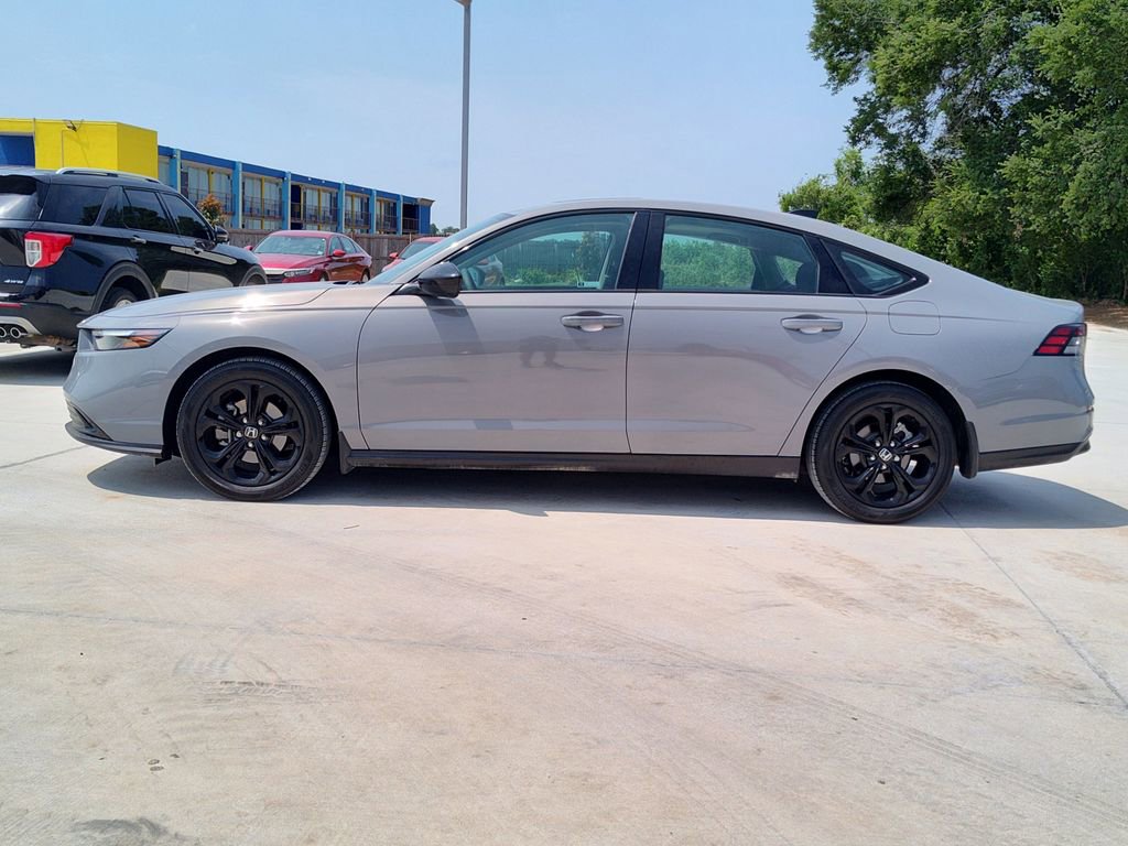 Used 2025 Honda Accord SE image 4