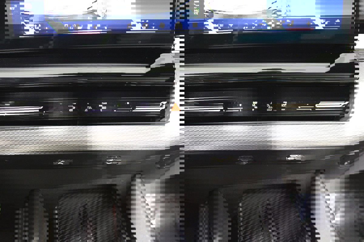 Used 2024 BMW 530i w/ M Sport Package image 22