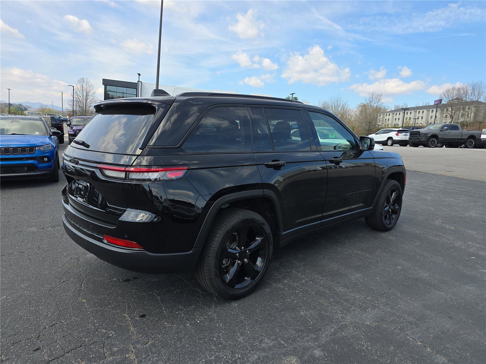 Used 2024 Jeep Grand Cherokee Limited w/ Black Appearance Package image 3