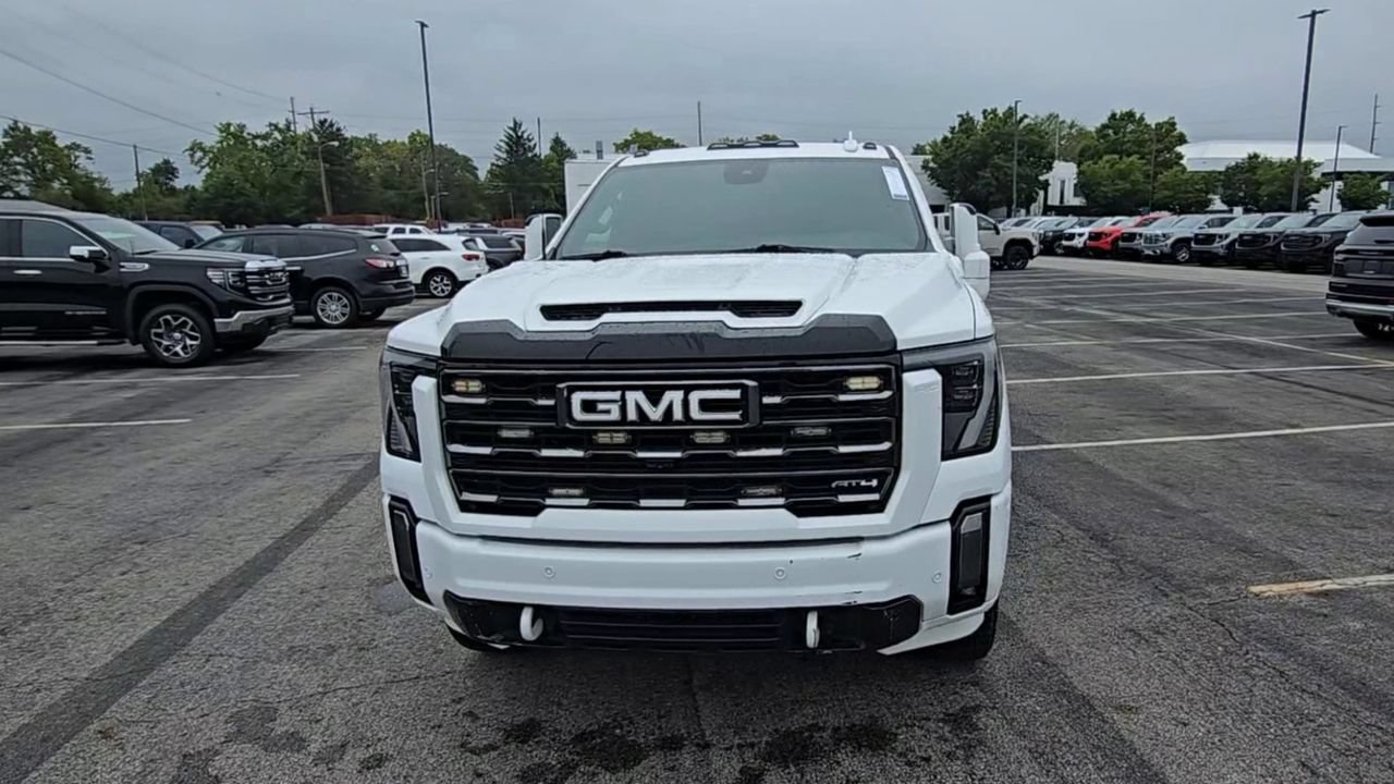 Used 2024 GMC Sierra 2500 AT4 w/ AT4 Preferred Package AWD/4WD image 3