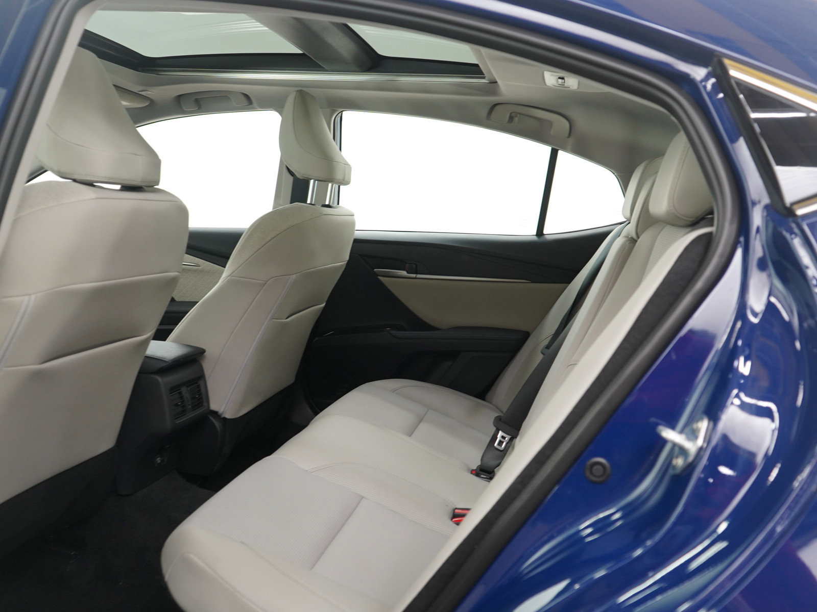 Used 2026 Toyota Camry XLE w/ Premium Plus Package image 16