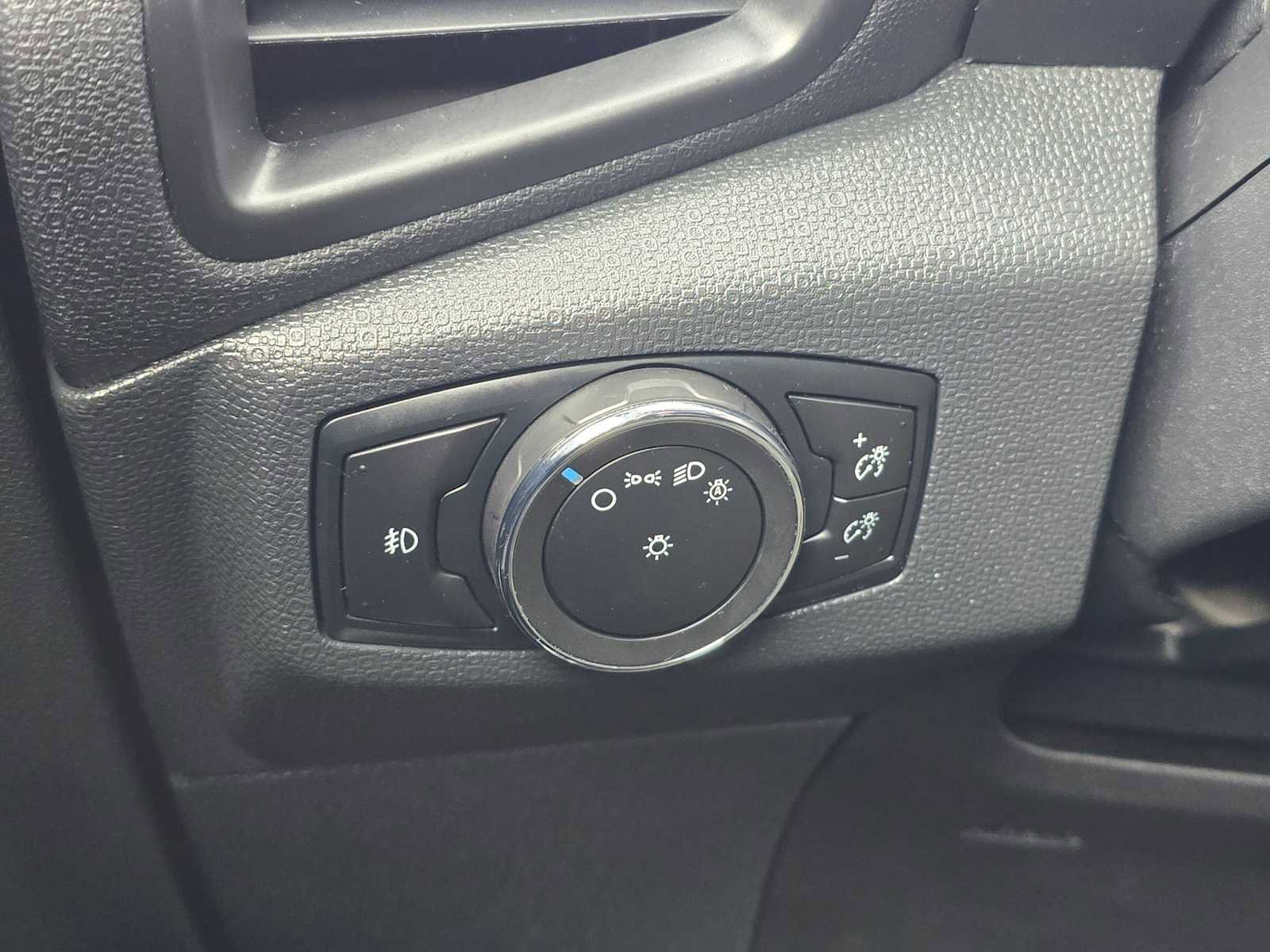 Used 2021 Ford EcoSport SE w/ SE Convenience Package image 29