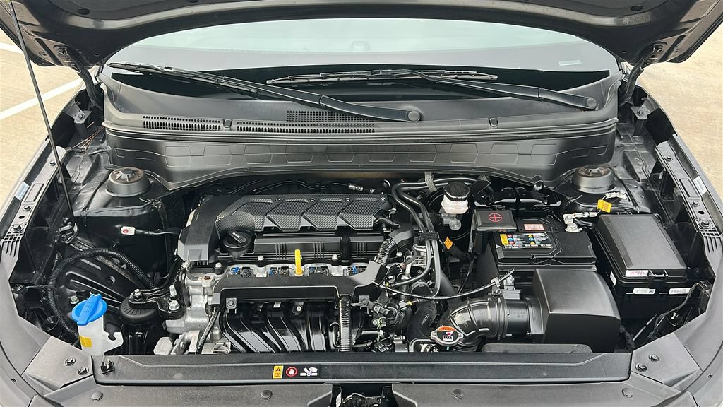 Used 2025 Hyundai Venue SEL FWD image 3