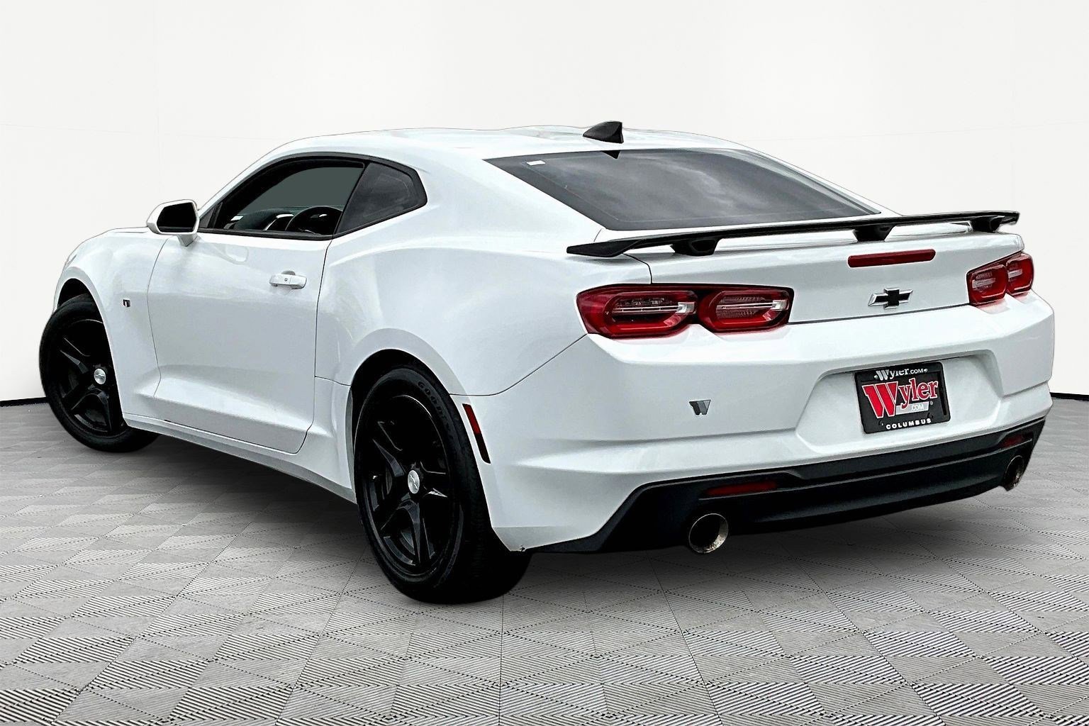 Used 2024 Chevrolet Camaro LT RWD image 4