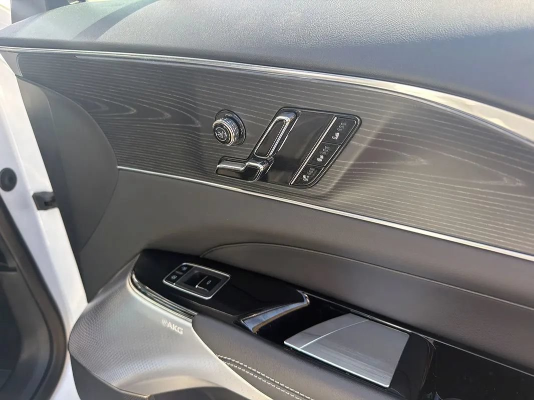 Used 2024 Cadillac Lyriq Sport AWD/4WD image 70