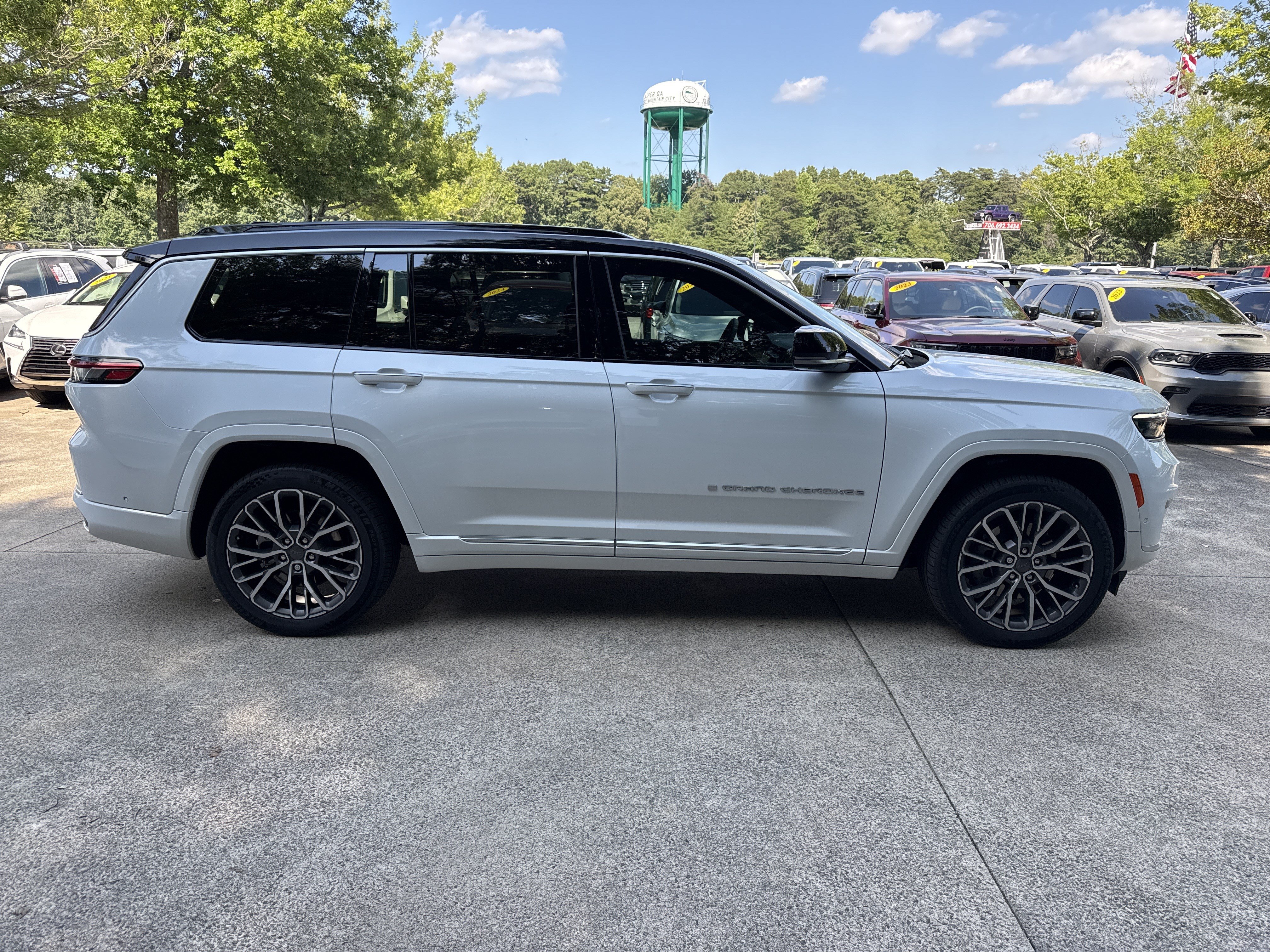 Used 2024 Jeep Grand Cherokee L Summit AWD/4WD image 8