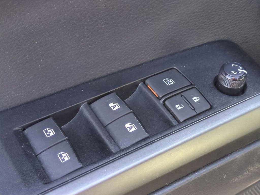 Used 2023 Toyota Tacoma TRD Sport w/ Black Out Package (TMS) image 12
