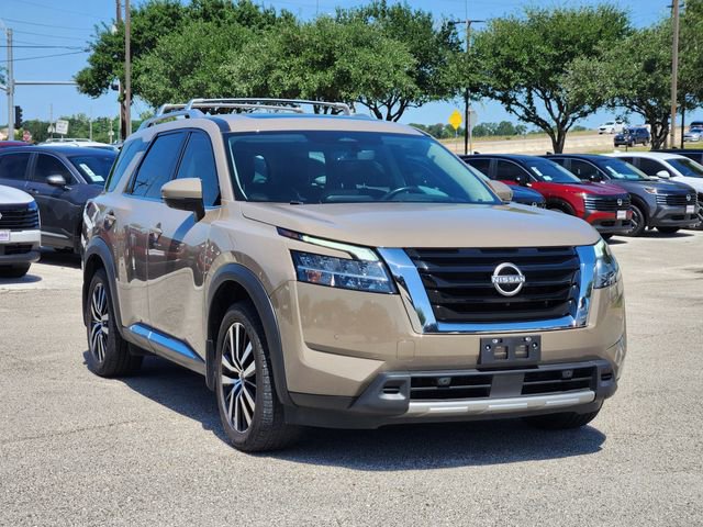 Used 2023 Nissan Pathfinder Platinum image 2
