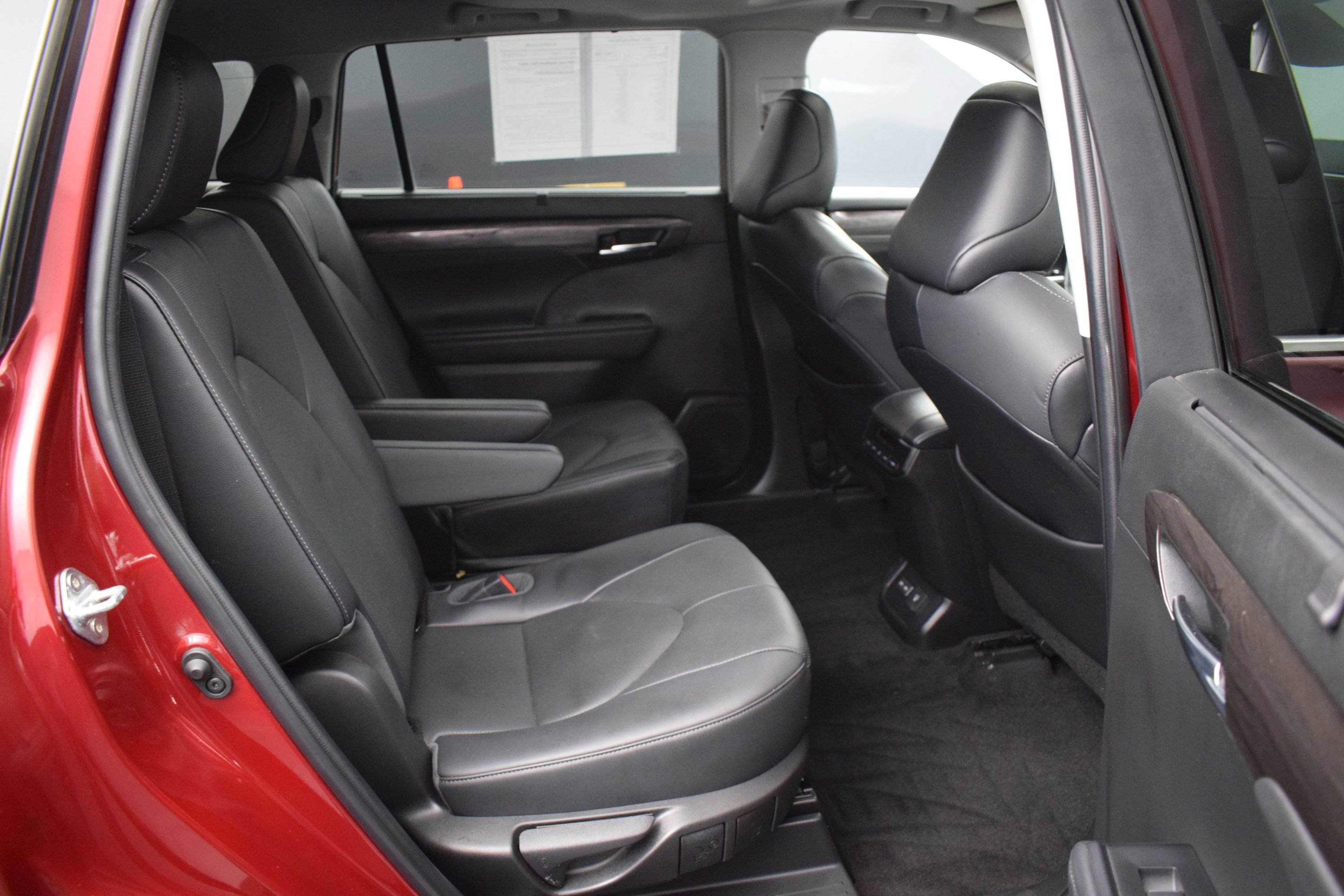 Used 2023 Toyota Highlander Limited AWD/4WD image 11