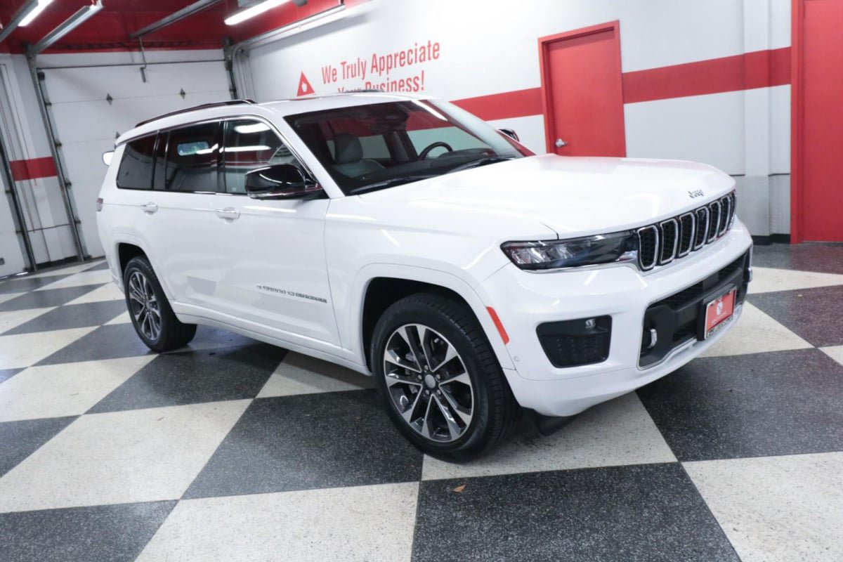 Used 2021 Jeep Grand Cherokee L Overland w/ Advanced Protech Group III RWD image 3