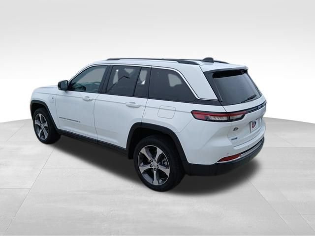 Used 2023 Jeep Grand Cherokee 4WD 4xe image 3