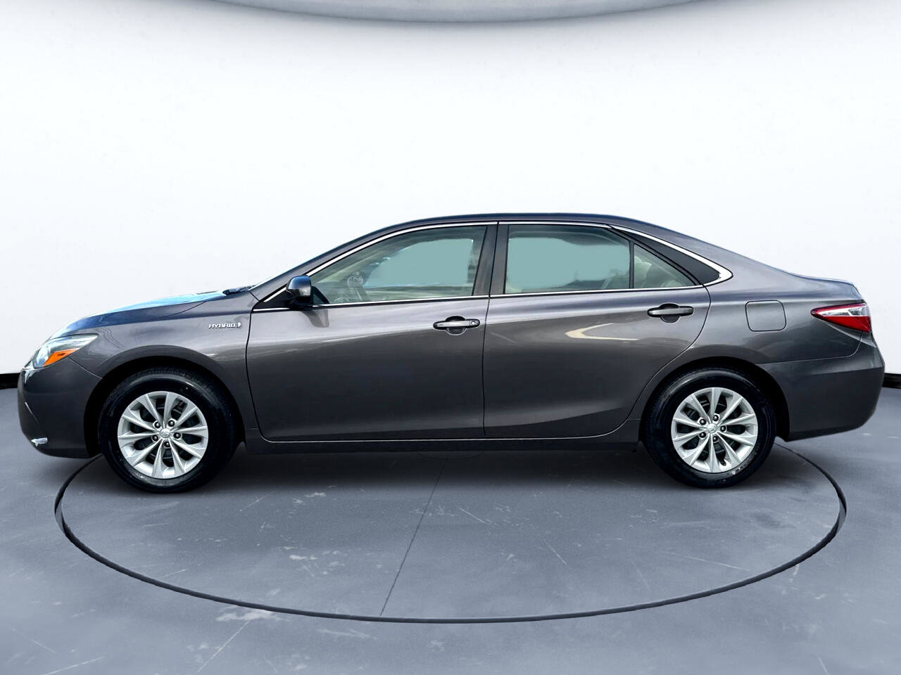 Used 2015 Toyota Camry LE image 4