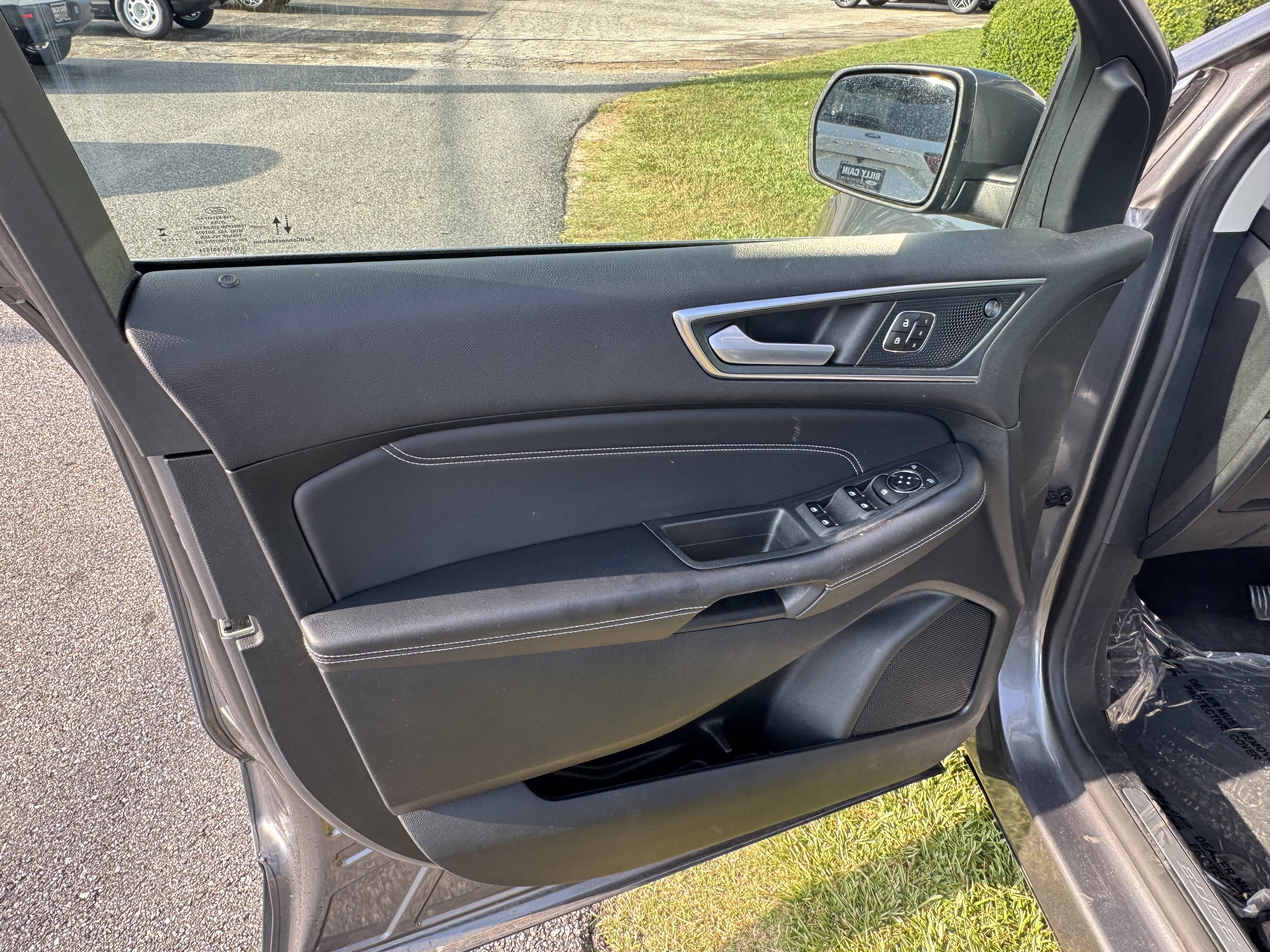 Used 2024 Ford Edge Titanium image 6