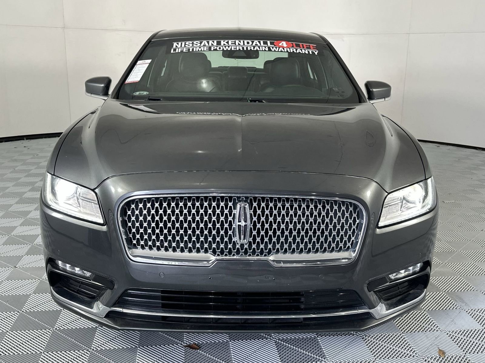 Used 2020 Lincoln Continental image 3