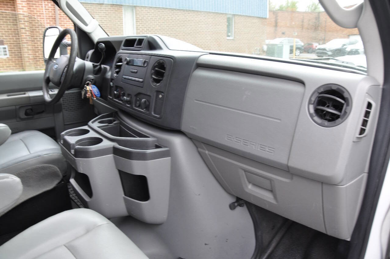 Used 2012 Ford E-250 and Econoline 250 w/ Commercial Cargo Van Pkg image 21