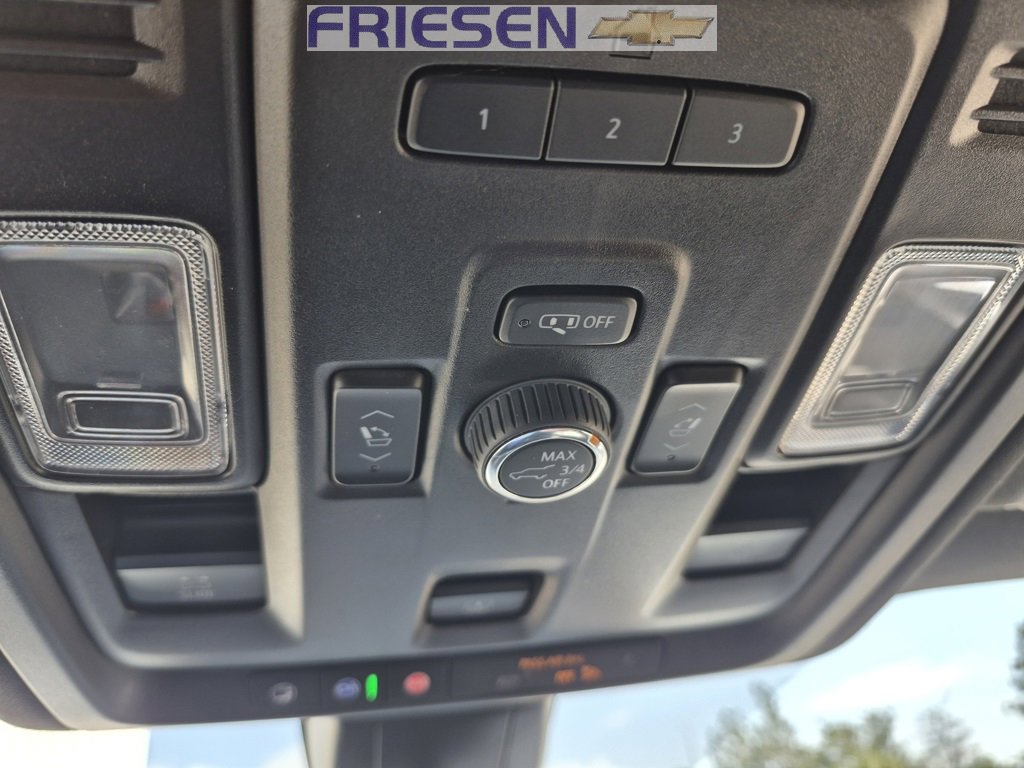 Used 2022 Chevrolet Suburban RST w/ Luxury Package image 27