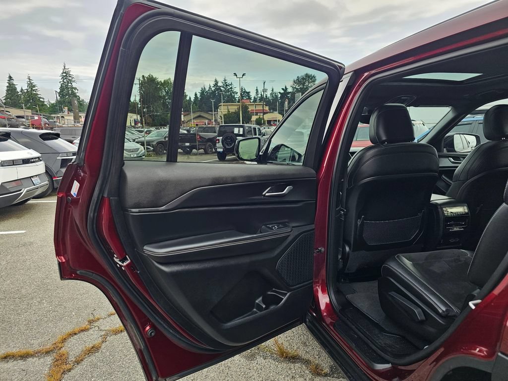 Used 2023 Jeep Grand Cherokee L Laredo AWD/4WD image 16