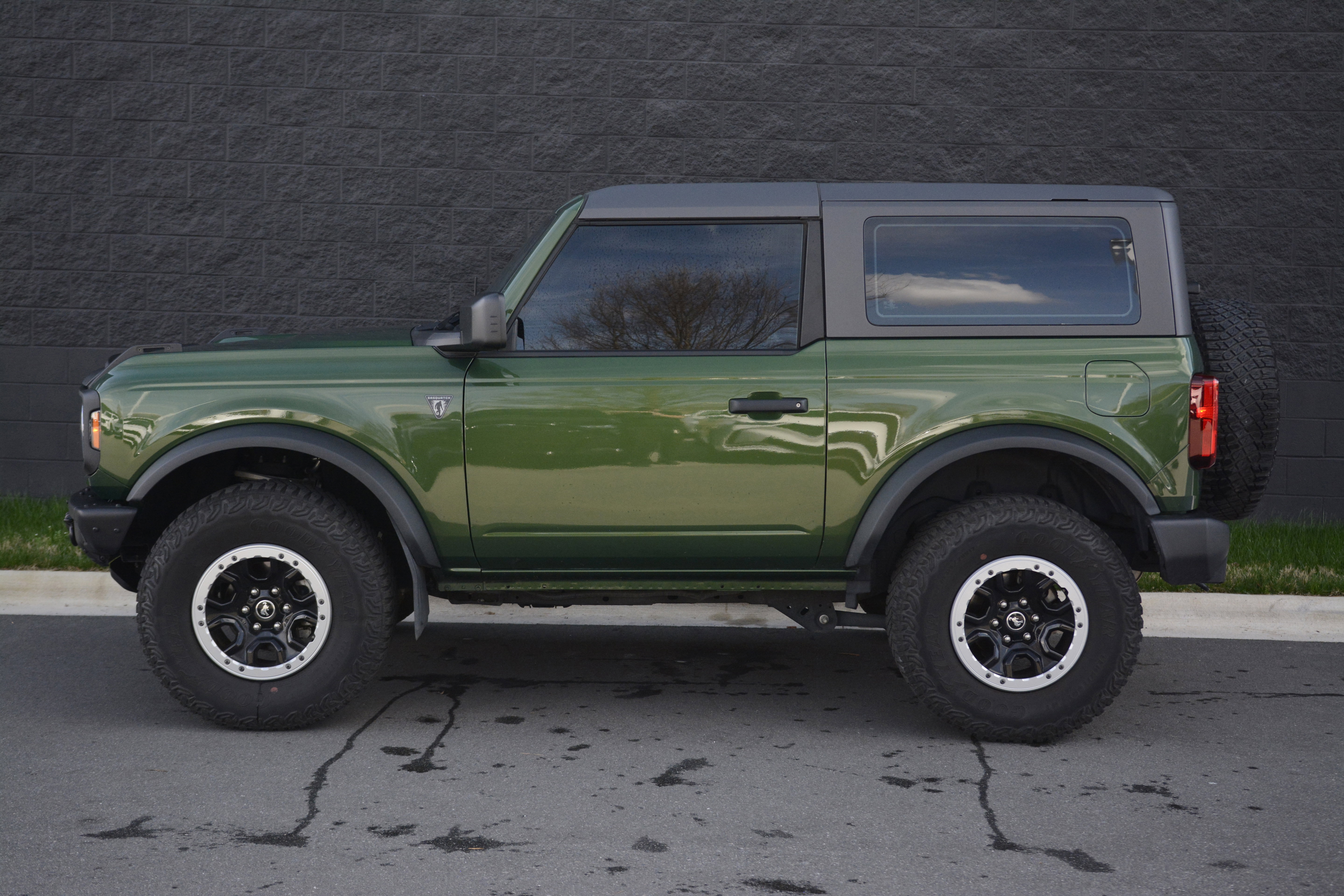 Used 2023 Ford Bronco 2-Door w/ Sasquatch Package image 2