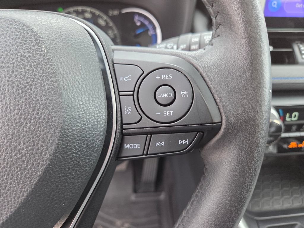 Used 2024 Toyota RAV4 XSE AWD/4WD image 33